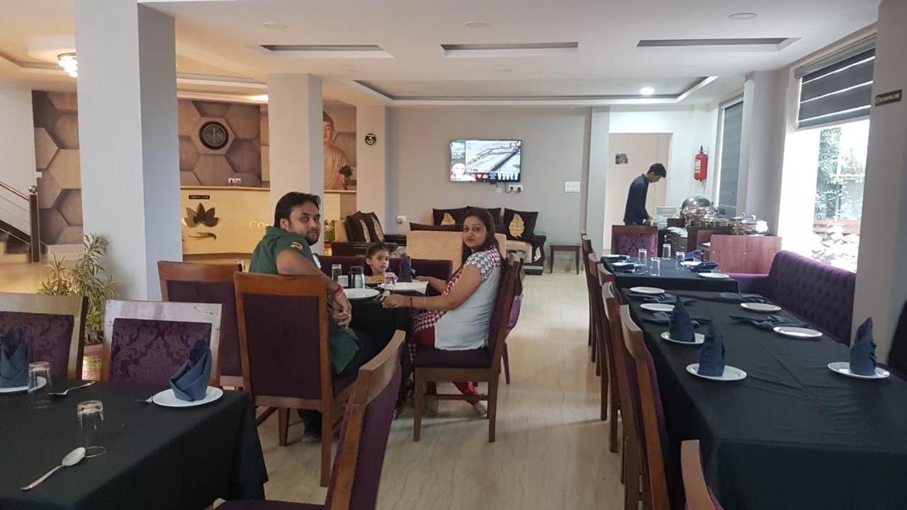 فندق إيه كاي كونتيننتال دارامشالا المظهر الخارجي الصورة